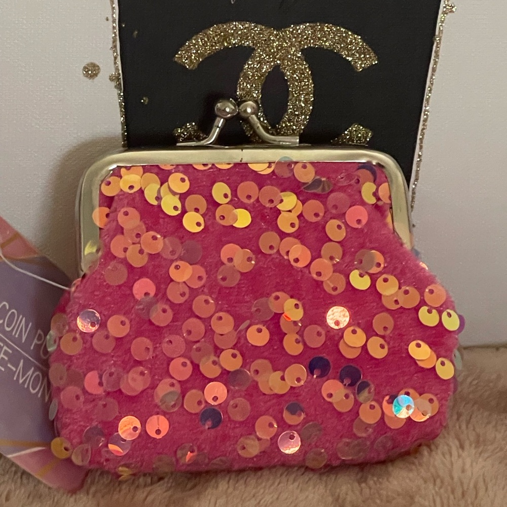 NWT Sequin Kisslock Coin Pouch